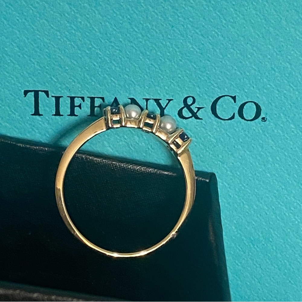 Tiffany & Co. 18K Yellow Gold Pearl & Blue Sapphire Ring 9 1/2 - Picture 12 of 16